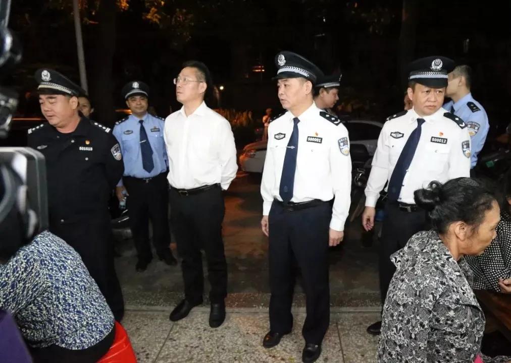 人民通惠上市最新动态，小巷中的惊艳特色小店