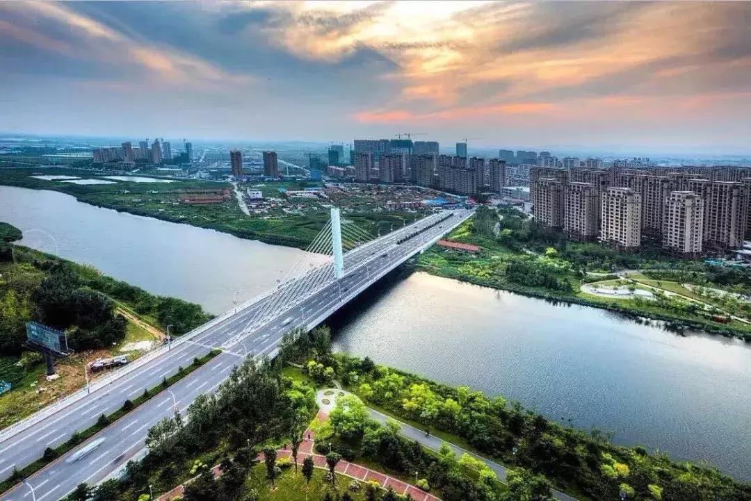 小城东港最新招聘信息发布，故事中的温暖与陪伴之旅