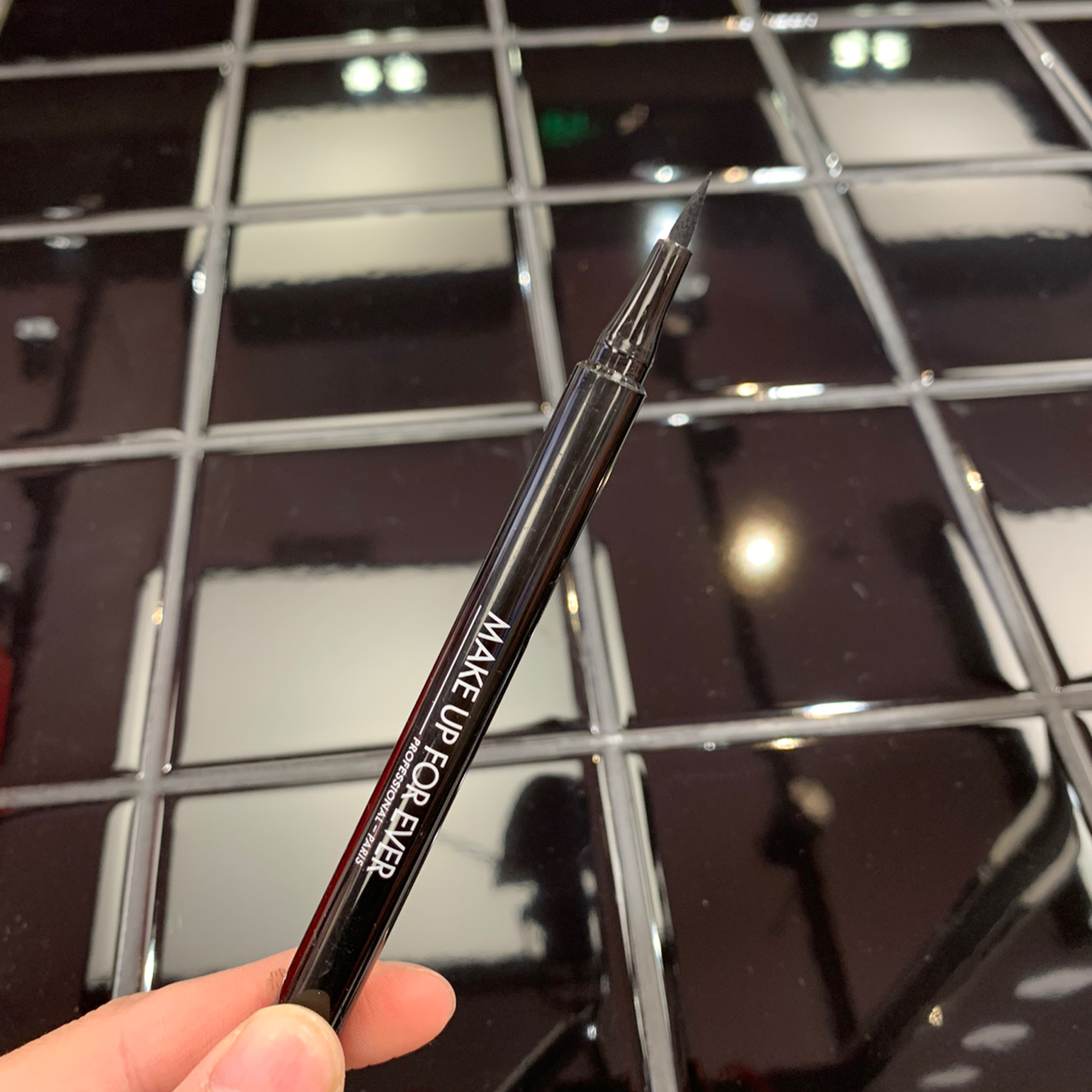 眼线笔最新使用指南，初学者与进阶用户的必备教程，带你掌握最新眼线笔技巧