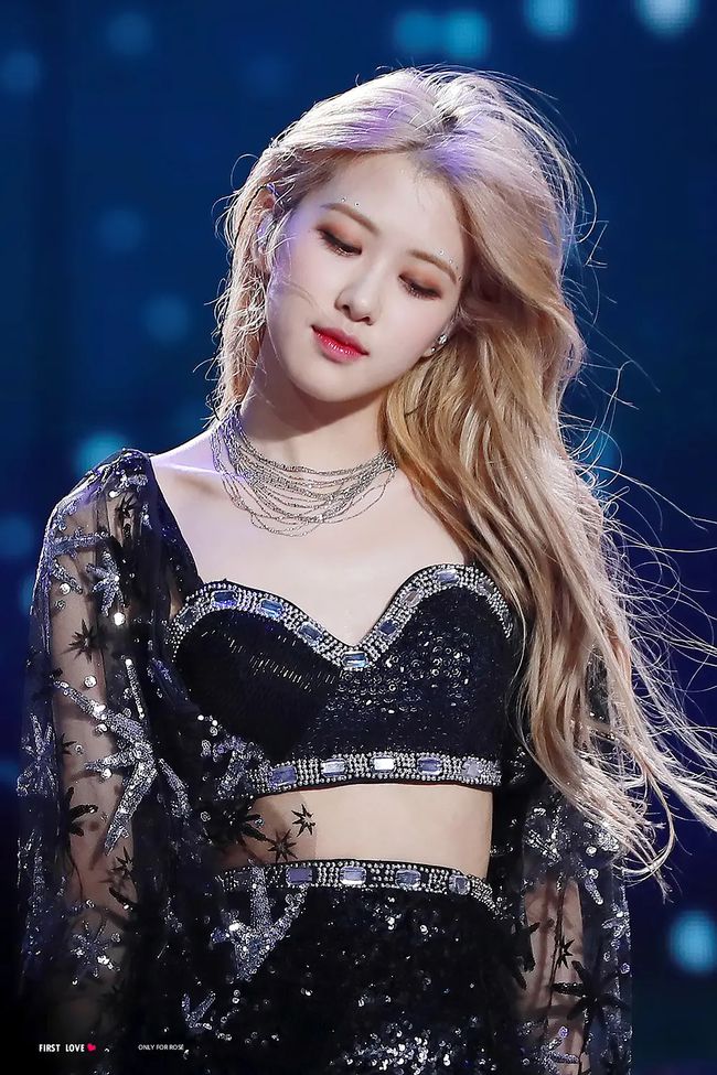blackpink的最新舞台,震撼登场Blackpink的最新舞台，让人热血沸腾！