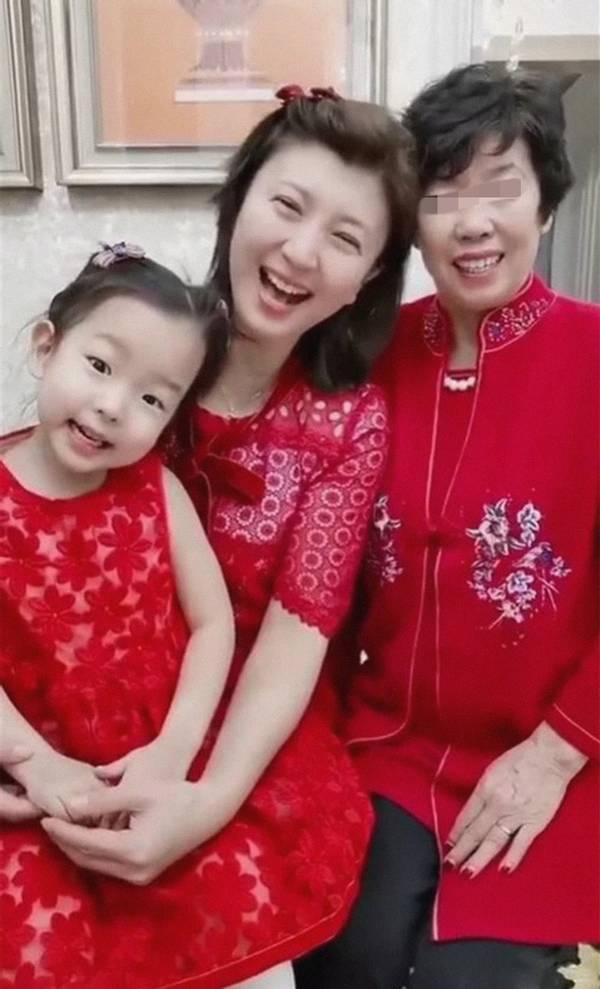 小眼睛女演员专属智能眼镜，科技视界的新纪元开启！