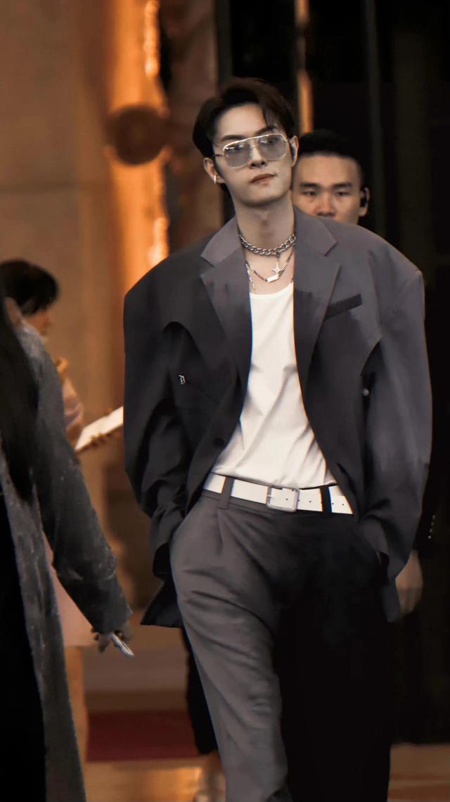 魅力明星男壁纸，瞬间触动心灵的瞬间