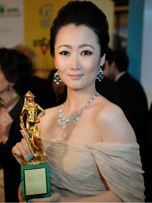 中国首位女演员，历史追溯与角色塑造的指南