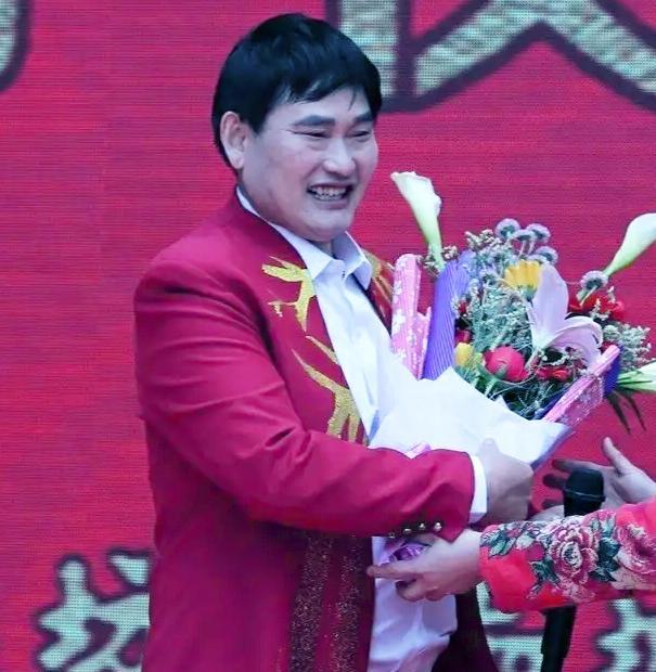 大衣哥比赛视频，自然美景中的启示之旅