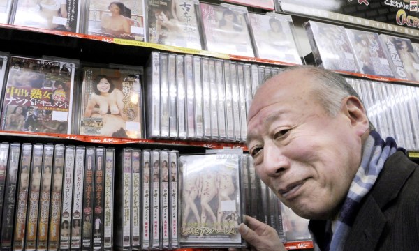 关于在线观看成人电影的探讨，背景、影响、特定时代地位与涉黄问题分析