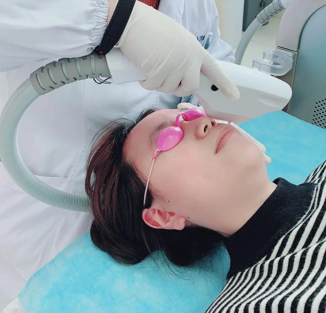 光子脱毛价格表，背后的趣事与友情纽带揭秘