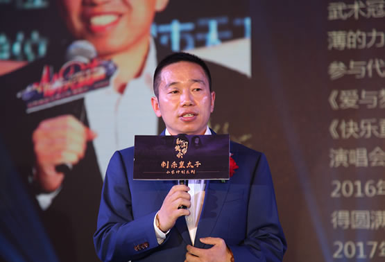 演员宝德探寻隐秘宝藏，小巷特色小店的奇妙故事