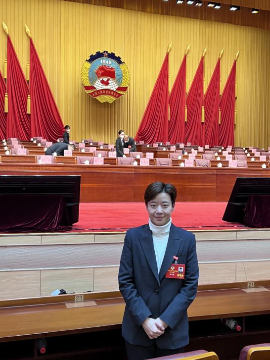 ＂2025香港全年免费资料＂的：时尚法则实现_旗舰款7.53