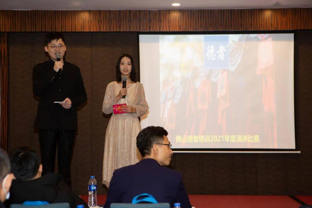 演讲比赛主持串词,尊敬的各位嘉宾、亲爱的观众朋友们