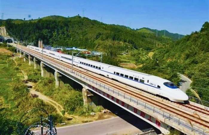 常岳九铁路最新动态，铁路旁的小趣事与深厚友情揭秘