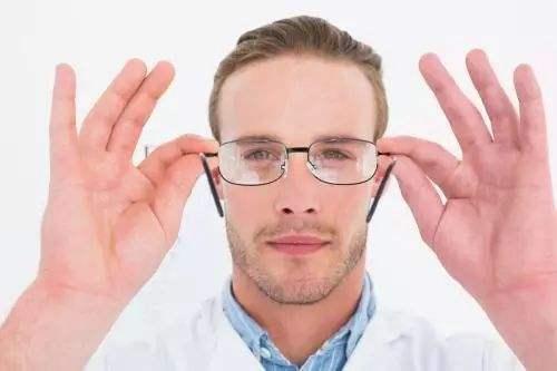 时代背景下的近视眼手术价格深度探析