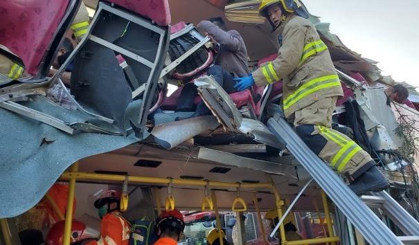 探究生存与死亡的边界，死亡公路电影深度解析