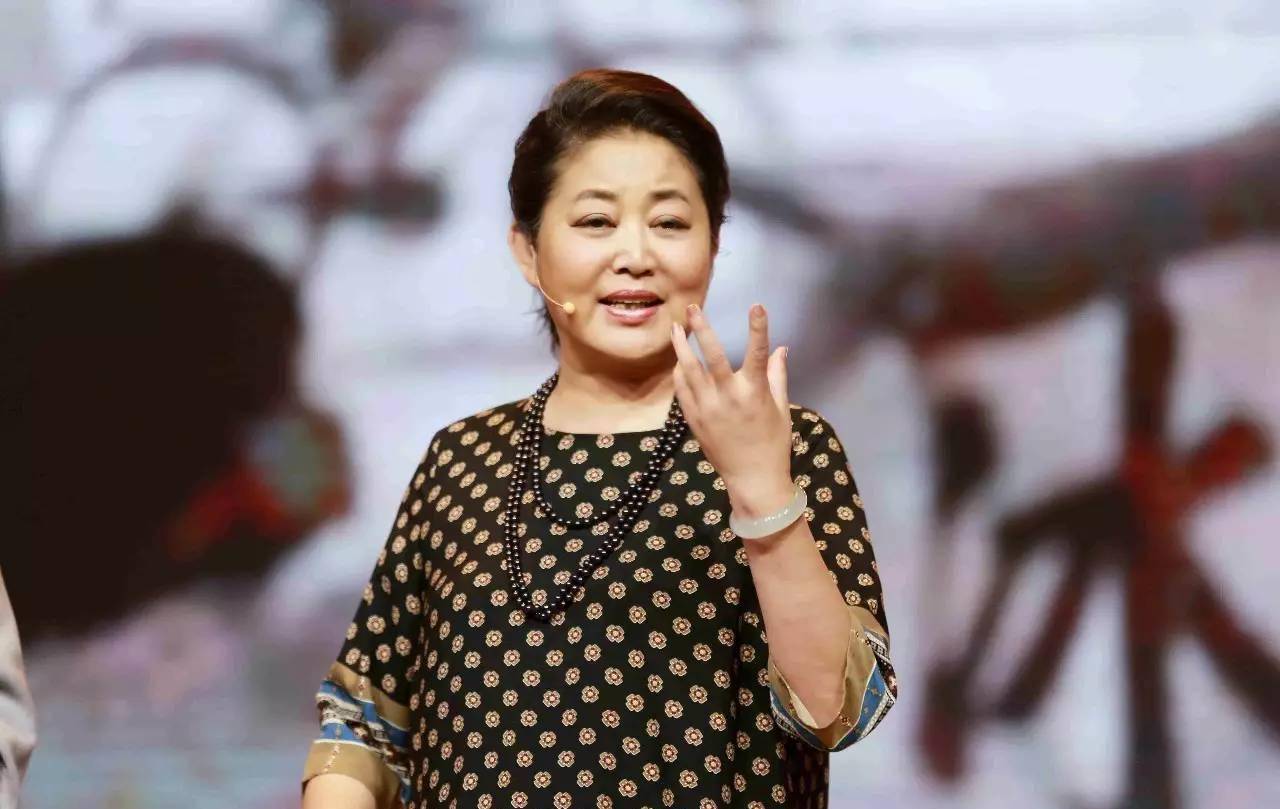 倪萍经典电视剧角色深度解析，演艺生涯回顾与经典角色探究