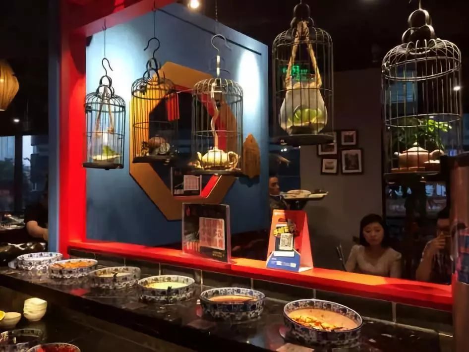 科技重塑美食体验，明星餐厅的新风尚