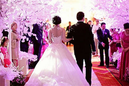 科技与浪漫融合，最新婚礼音乐奏响未来序曲