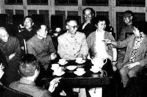 再婚皇后，秘密小巷美食之旅的最新篇章