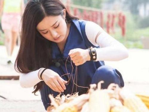 靳少宠妻最新章节揭秘，小巷神秘乐园的爱恋