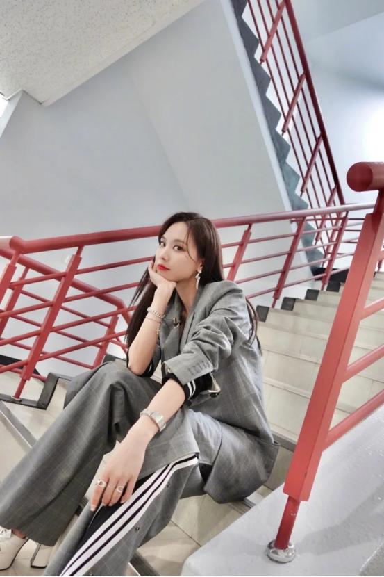 乘风破浪的姐姐们，驾驭变化，自信成就辉煌之路