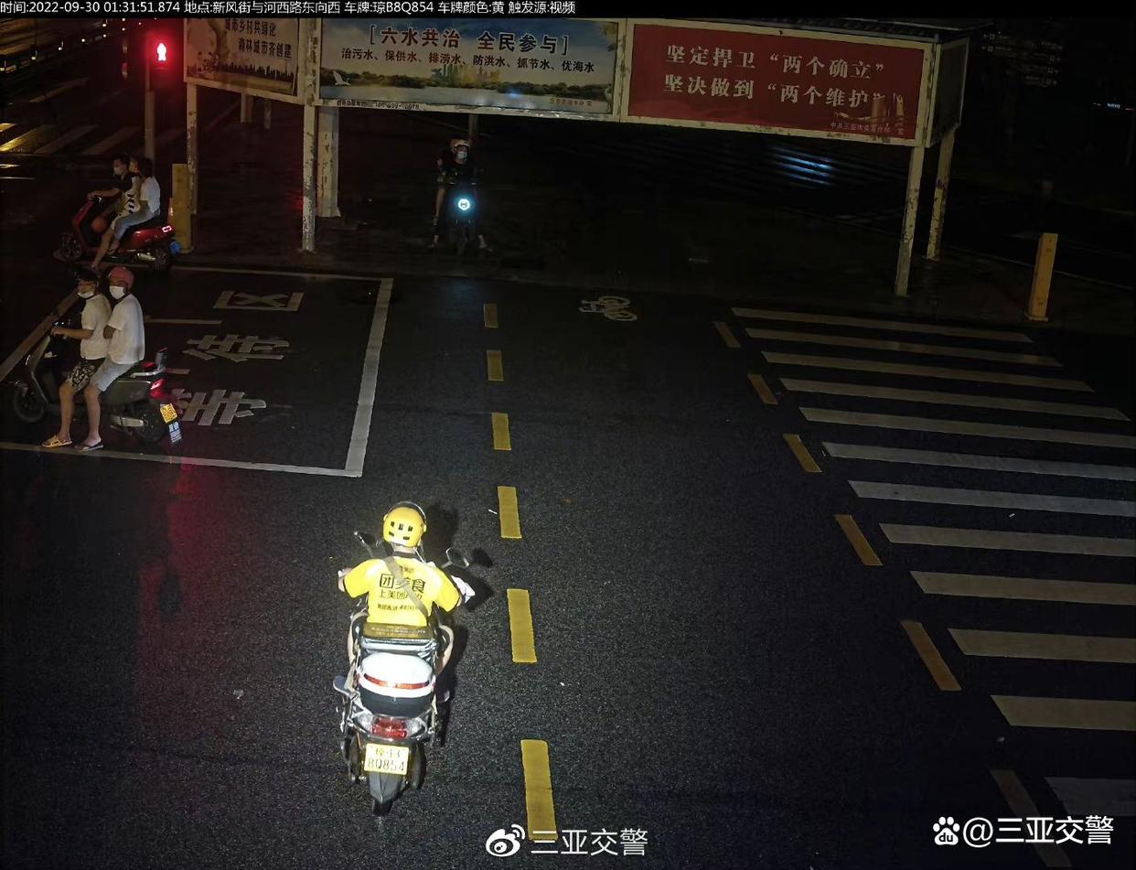 外卖骑手闯红灯现象探讨，交通安全与效率之间的抉择