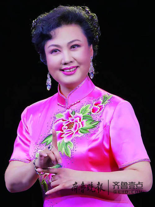 京剧演员王蓉蓉与小巷特色小店的独特缘分
