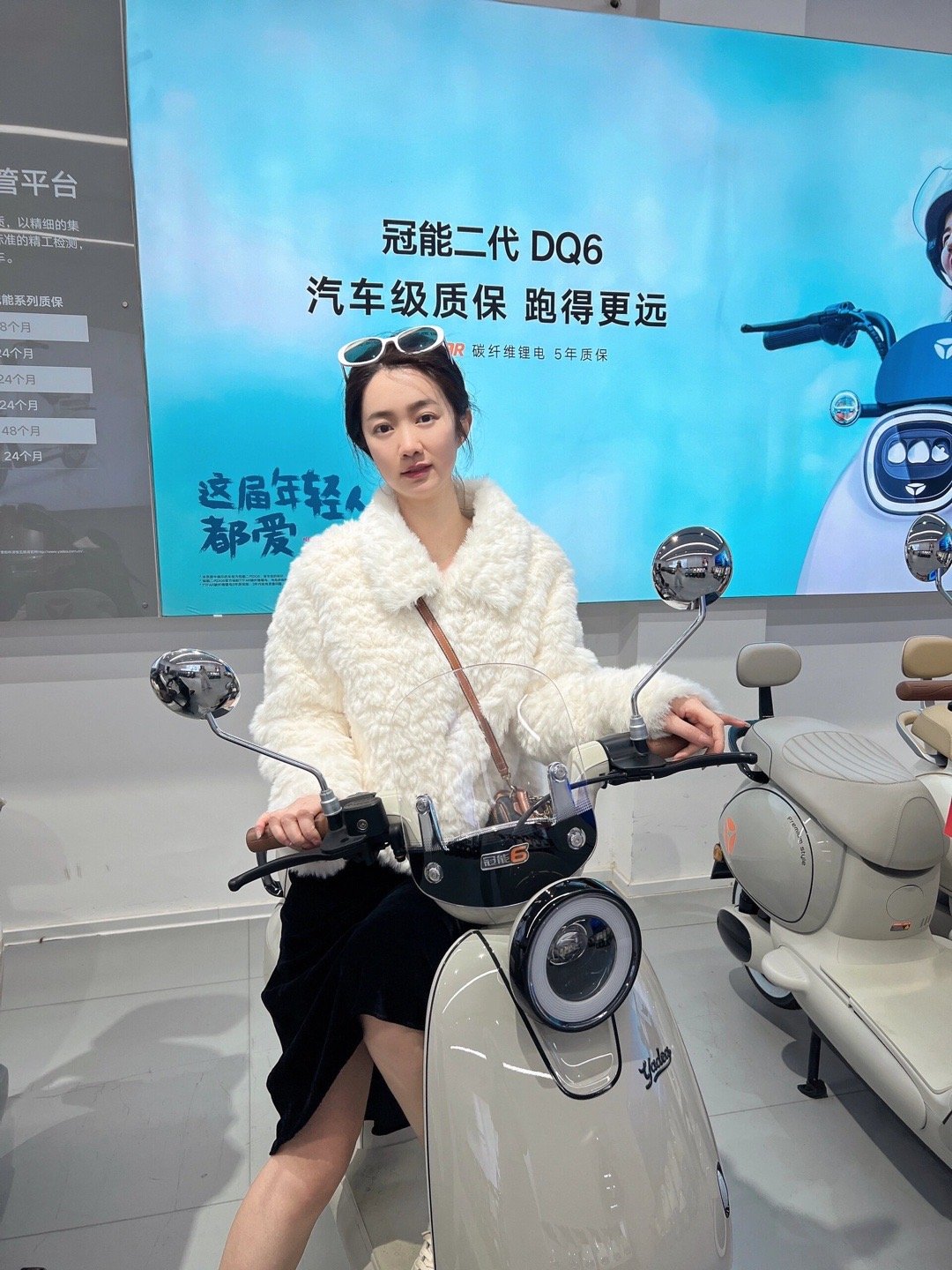 雅迪新品形象大使，时代之光引领电动车行业前行之路